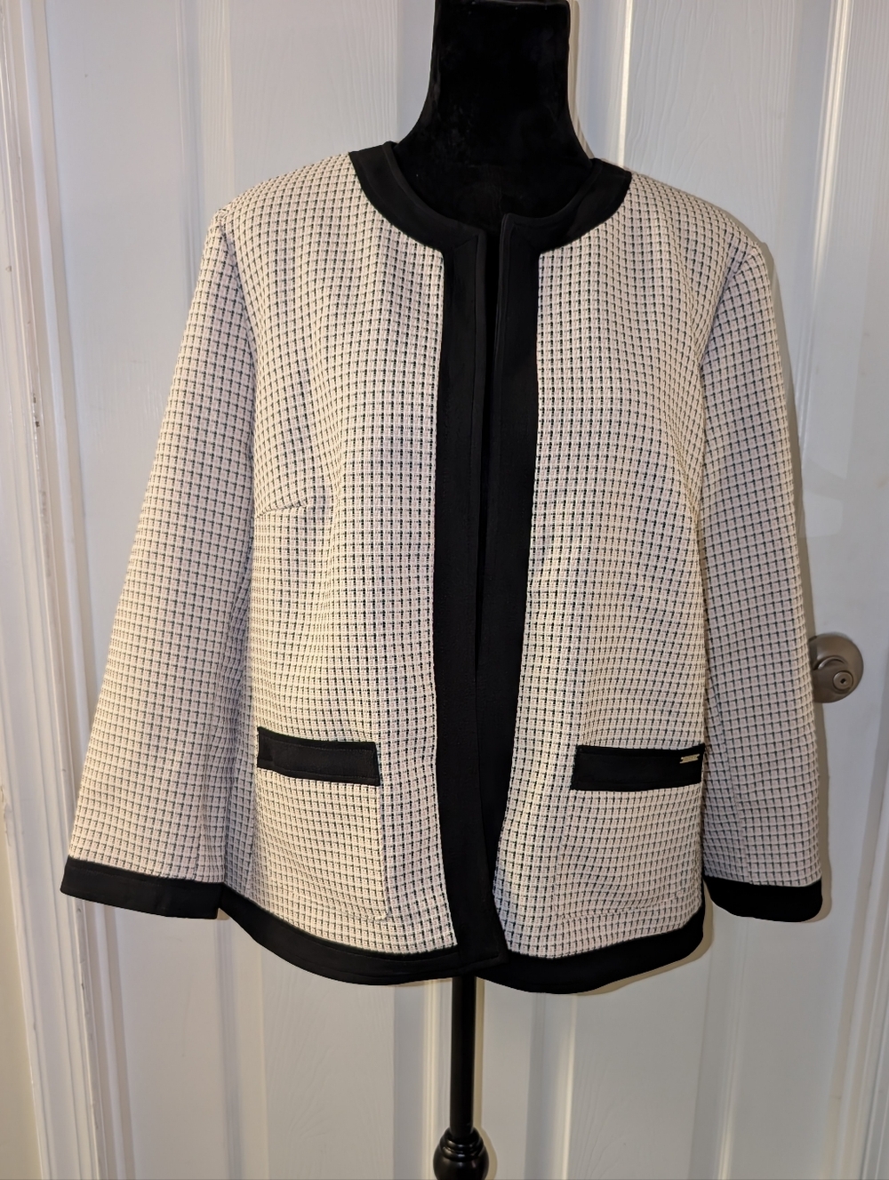 Anne Klein Cream Textured Open-Front Jacket with Black Trim
